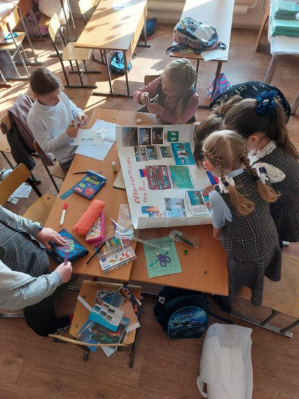 Защита групповых проектов «Путешествие по России» проведена в 4 классах в МБОУ СОШ №15 города Заринска.