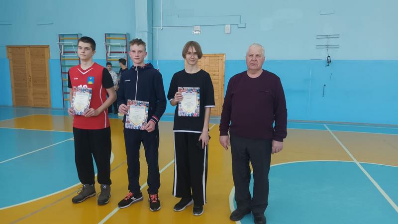 Поздравляем сборную команду школы по баскетболу, победителя первенства города Заринска среди учащихся 7 – 8 х классов.